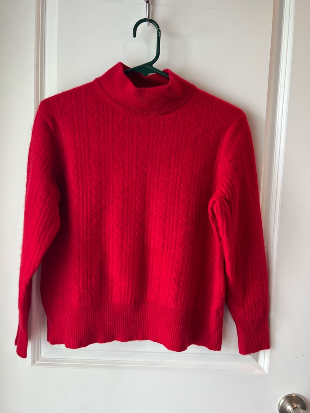 Katherine Kelly Red Cable-Knit cashmere mock neck Sweater. XL